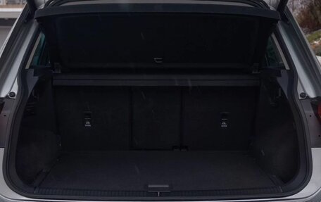 Volkswagen Tiguan II, 2018 год, 2 400 000 рублей, 13 фотография