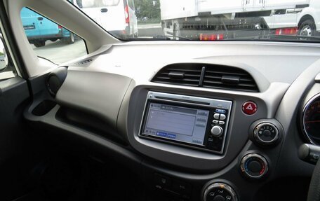 Honda Fit III, 2011 год, 900 000 рублей, 16 фотография