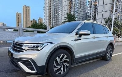 Volkswagen Tiguan II, 2022 год, 2 340 000 рублей, 1 фотография