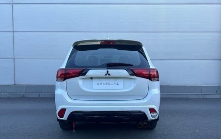 Mitsubishi Outlander III рестайлинг 3, 2021 год, 1 875 000 рублей, 5 фотография