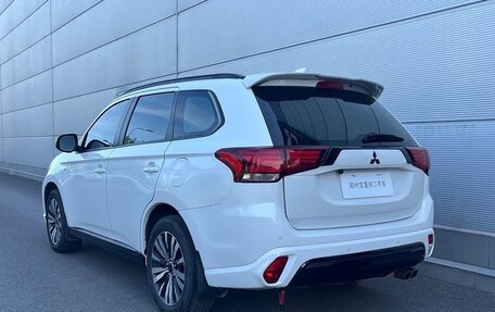 Mitsubishi Outlander III рестайлинг 3, 2021 год, 1 875 000 рублей, 4 фотография