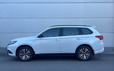Mitsubishi Outlander III рестайлинг 3, 2021 год, 1 875 000 рублей, 3 фотография