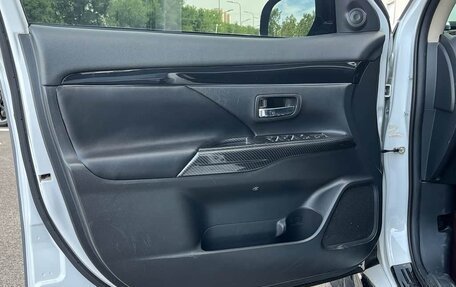 Mitsubishi Outlander III рестайлинг 3, 2021 год, 1 875 000 рублей, 9 фотография
