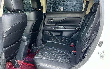 Mitsubishi Outlander III рестайлинг 3, 2021 год, 1 875 000 рублей, 14 фотография