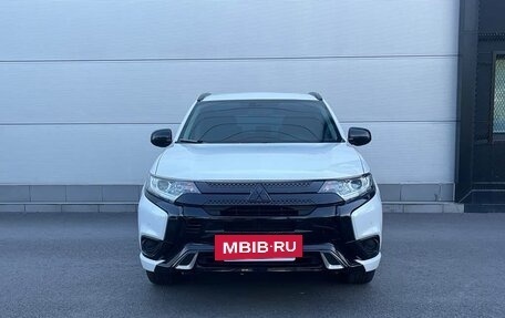 Mitsubishi Outlander III рестайлинг 3, 2021 год, 1 875 000 рублей, 2 фотография