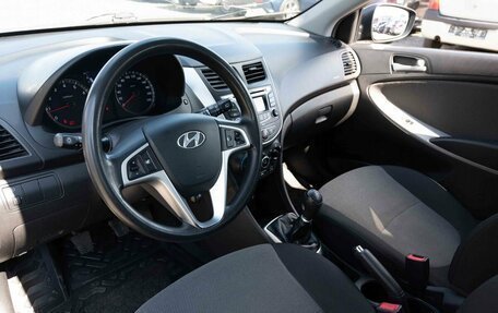 Hyundai Solaris II рестайлинг, 2011 год, 595 000 рублей, 8 фотография