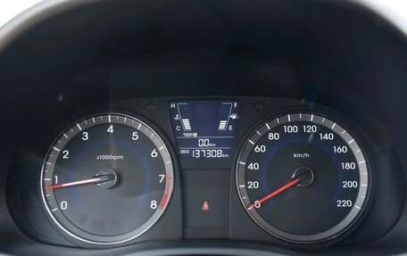 Hyundai Solaris II рестайлинг, 2011 год, 595 000 рублей, 18 фотография