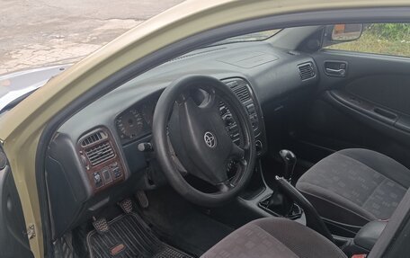 Toyota Avensis III рестайлинг, 2001 год, 300 000 рублей, 6 фотография