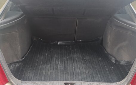 Toyota Avensis III рестайлинг, 2001 год, 300 000 рублей, 10 фотография