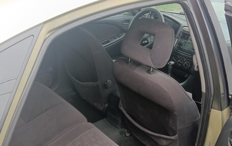 Toyota Avensis III рестайлинг, 2001 год, 300 000 рублей, 14 фотография