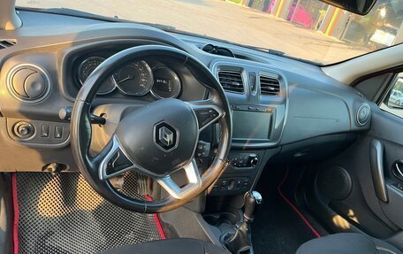 Renault Logan II, 2018 год, 870 000 рублей, 2 фотография