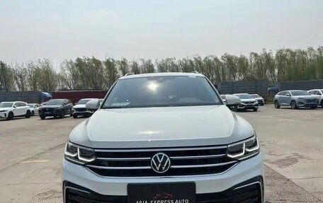 Volkswagen Tiguan II, 2022 год, 3 260 000 рублей, 2 фотография
