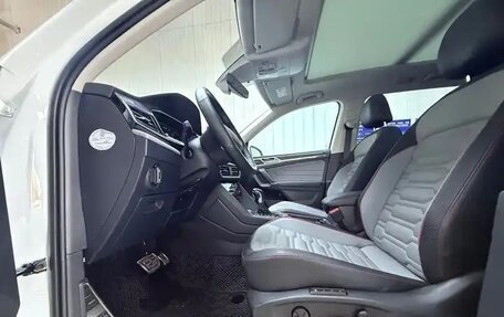 Volkswagen Tiguan II, 2022 год, 3 260 000 рублей, 10 фотография
