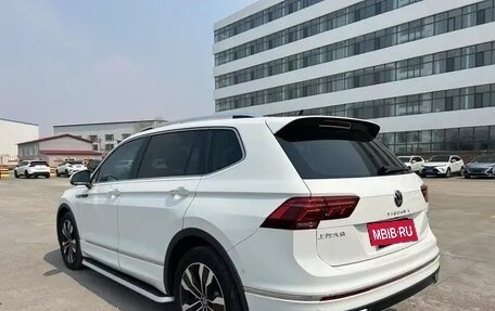 Volkswagen Tiguan II, 2022 год, 3 260 000 рублей, 4 фотография