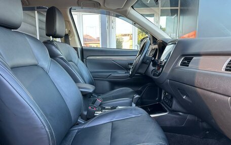 Mitsubishi Outlander III рестайлинг 3, 2018 год, 1 975 000 рублей, 12 фотография