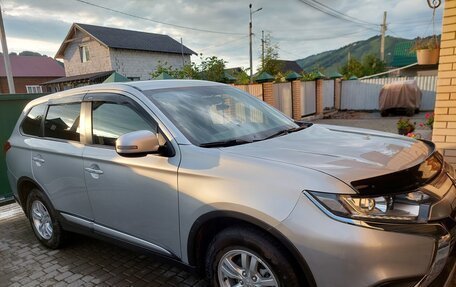 Mitsubishi Outlander III рестайлинг 3, 2020 год, 2 100 000 рублей, 1 фотография