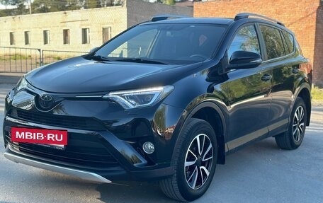 Toyota RAV4, 2018 год, 2 280 000 рублей, 2 фотография