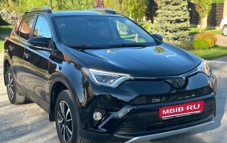 Toyota RAV4, 2018 год, 2 280 000 рублей, 12 фотография