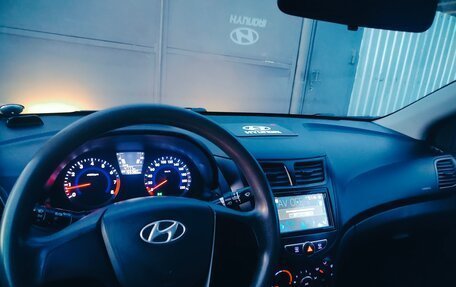Hyundai Solaris II рестайлинг, 2011 год, 430 000 рублей, 4 фотография
