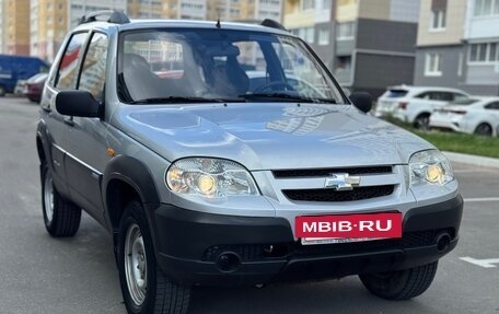 Chevrolet Niva I рестайлинг, 2010 год, 625 000 рублей, 2 фотография