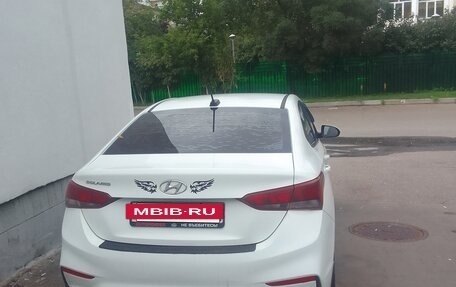 Hyundai Solaris II рестайлинг, 2017 год, 800 000 рублей, 3 фотография
