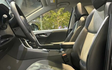 Toyota RAV4, 2025 год, 4 390 000 рублей, 10 фотография