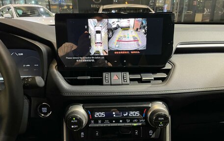 Toyota RAV4, 2025 год, 4 390 000 рублей, 9 фотография