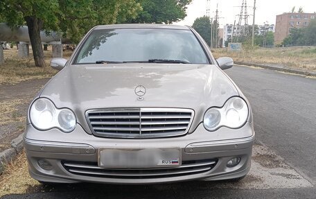 Mercedes-Benz C-Класс, 2004 год, 800 000 рублей, 1 фотография