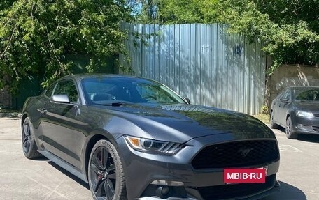 Ford Mustang VI рестайлинг, 2017 год, 2 480 000 рублей, 3 фотография