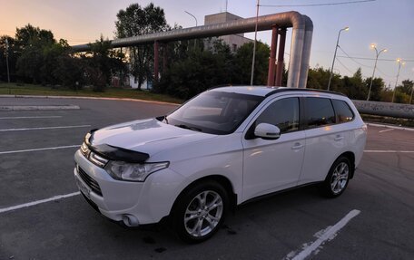 Mitsubishi Outlander III рестайлинг 3, 2013 год, 1 270 000 рублей, 1 фотография