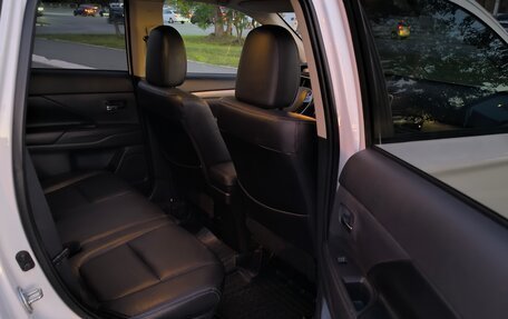 Mitsubishi Outlander III рестайлинг 3, 2013 год, 1 270 000 рублей, 4 фотография