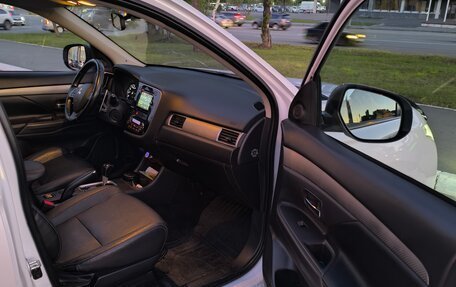 Mitsubishi Outlander III рестайлинг 3, 2013 год, 1 270 000 рублей, 3 фотография