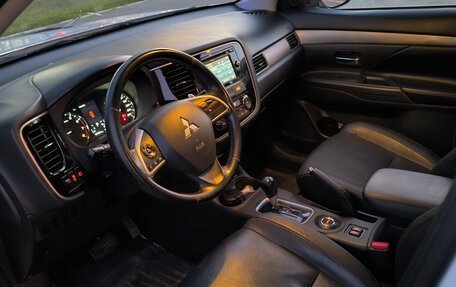 Mitsubishi Outlander III рестайлинг 3, 2013 год, 1 270 000 рублей, 2 фотография