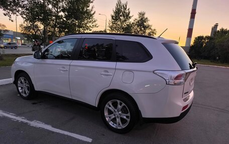 Mitsubishi Outlander III рестайлинг 3, 2013 год, 1 270 000 рублей, 6 фотография
