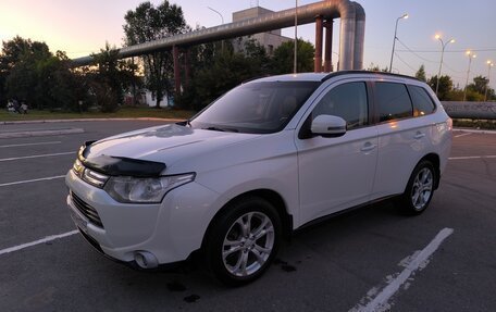 Mitsubishi Outlander III рестайлинг 3, 2013 год, 1 270 000 рублей, 8 фотография
