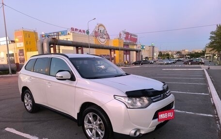 Mitsubishi Outlander III рестайлинг 3, 2013 год, 1 270 000 рублей, 9 фотография