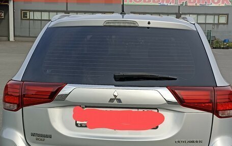 Mitsubishi Outlander III рестайлинг 3, 2015 год, 1 460 000 рублей, 2 фотография