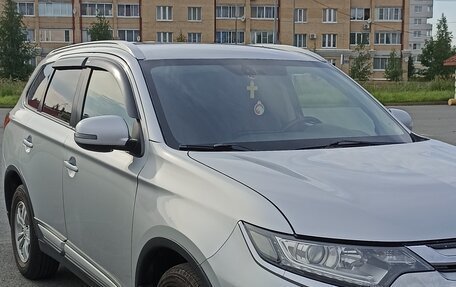 Mitsubishi Outlander III рестайлинг 3, 2015 год, 1 460 000 рублей, 4 фотография