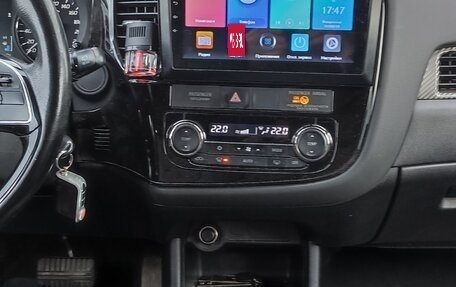 Mitsubishi Outlander III рестайлинг 3, 2015 год, 1 460 000 рублей, 12 фотография