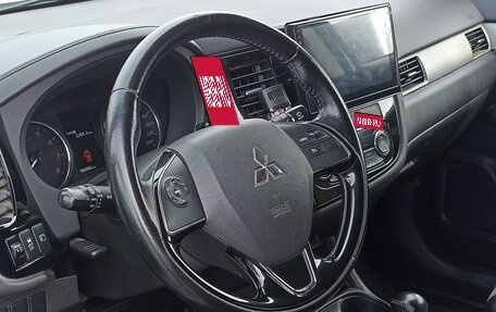 Mitsubishi Outlander III рестайлинг 3, 2015 год, 1 460 000 рублей, 10 фотография