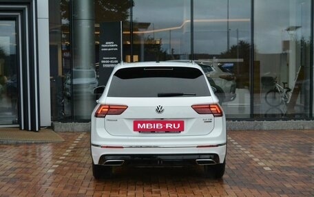 Volkswagen Tiguan II, 2018 год, 2 620 000 рублей, 6 фотография