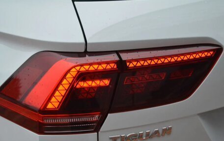 Volkswagen Tiguan II, 2018 год, 2 620 000 рублей, 13 фотография