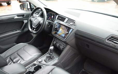 Volkswagen Tiguan II, 2018 год, 2 620 000 рублей, 21 фотография