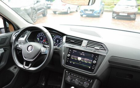 Volkswagen Tiguan II, 2018 год, 2 620 000 рублей, 23 фотография