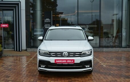 Volkswagen Tiguan II, 2018 год, 2 620 000 рублей, 2 фотография