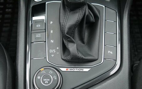 Volkswagen Tiguan II, 2018 год, 2 620 000 рублей, 30 фотография