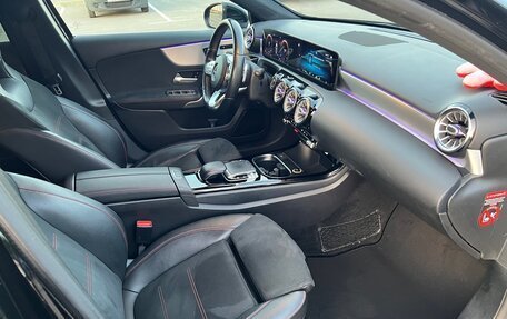 Mercedes-Benz A-Класс, 2018 год, 2 500 000 рублей, 16 фотография