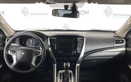 Mitsubishi Pajero Sport III рестайлинг, 2018 год, 2 640 000 рублей, 10 фотография
