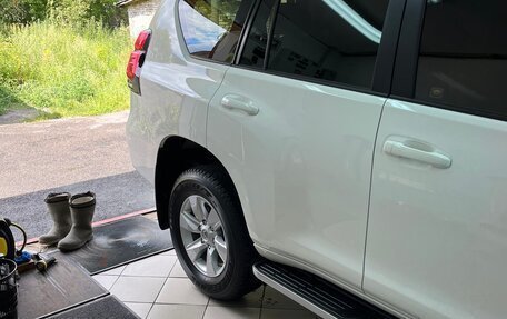 Toyota Land Cruiser Prado 150 рестайлинг 2, 2021 год, 8 000 000 рублей, 7 фотография