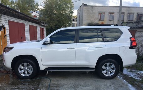 Toyota Land Cruiser Prado 150 рестайлинг 2, 2021 год, 8 000 000 рублей, 11 фотография